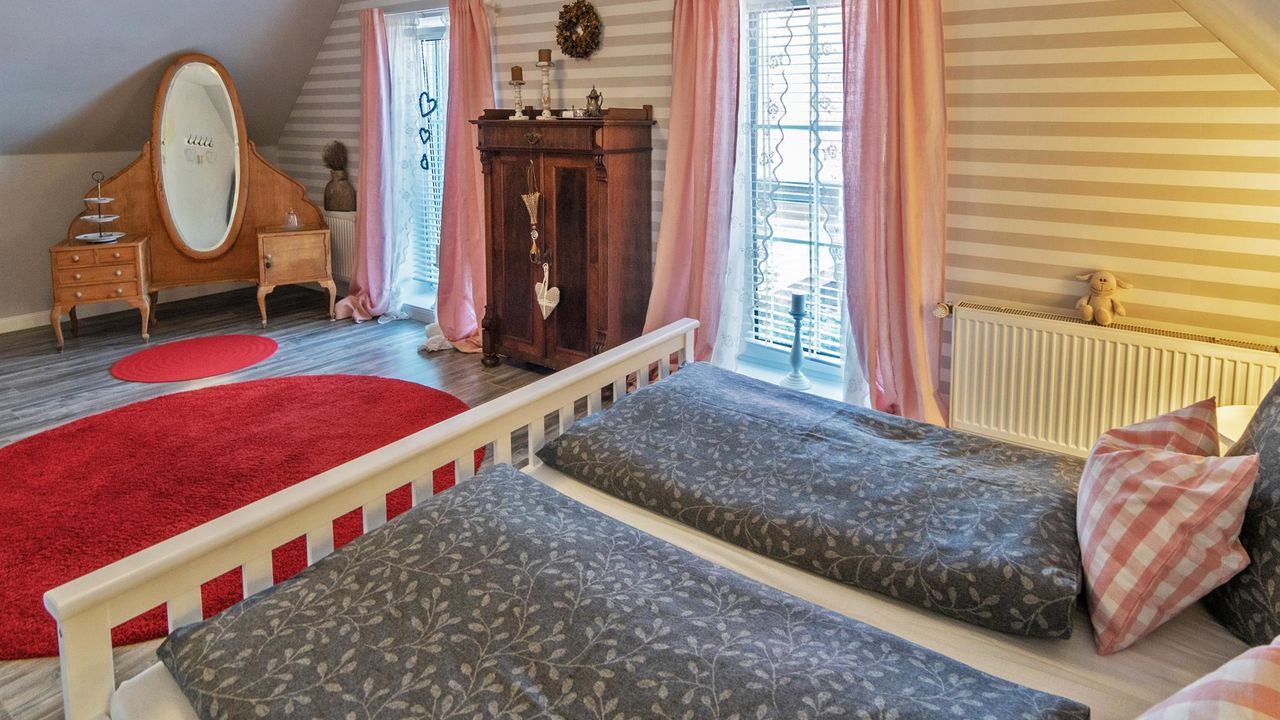 Schlafzimmer groß OG III Schlafzimmer groß OG III
